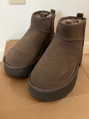 UGG Chestnut Short Ankle Boot - Classic Mini